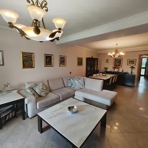  شقة إيه فلاور إن ألبانيا