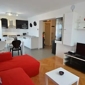 https://apartman-terzic.in-istria.net